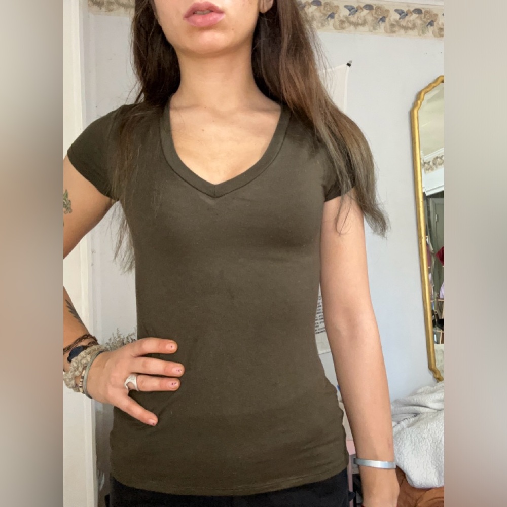 green fitted tee shirt